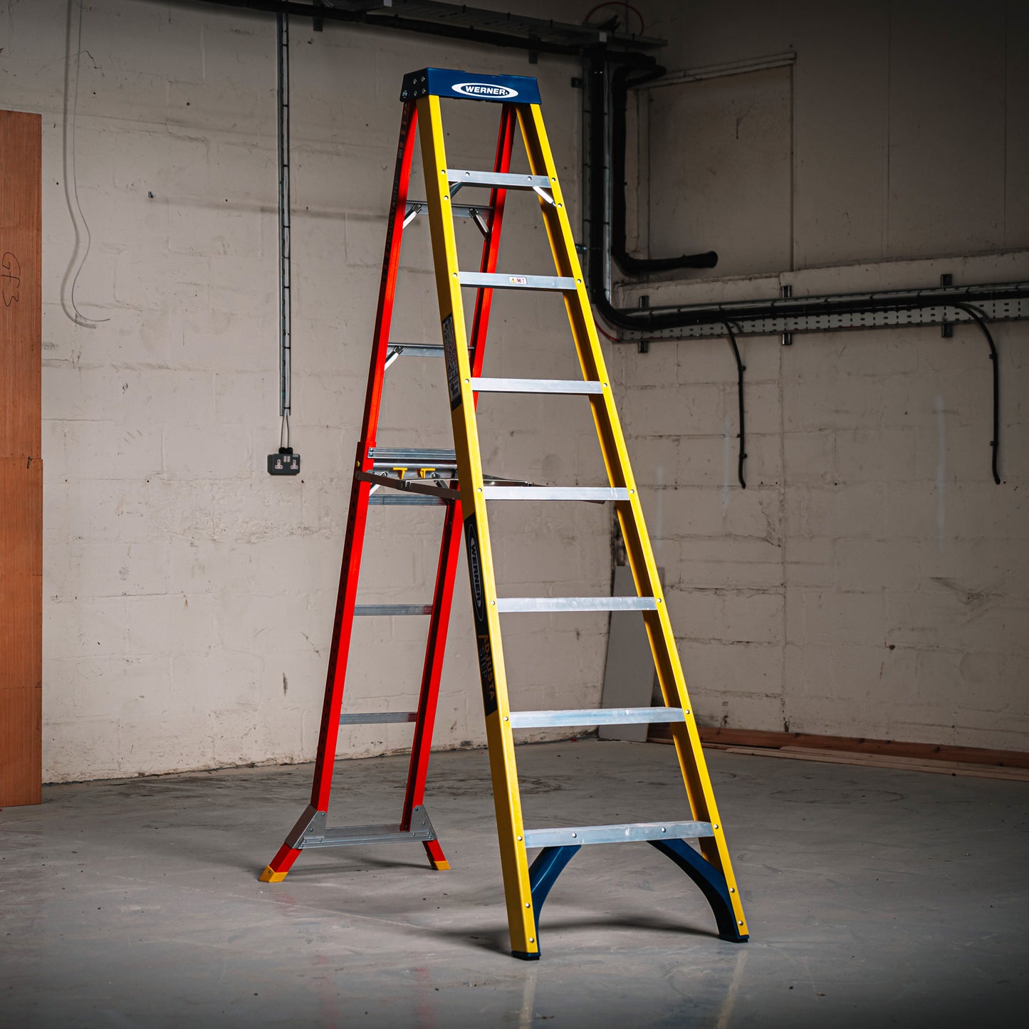 Werner AdjustaStep PRO® Fibreglass Stepladder 8 Tread