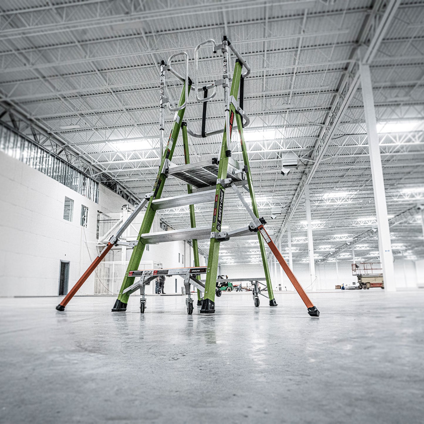 Little Giant Safety Cage Podium 2.0 - 4 Tread Mobile Work Platform