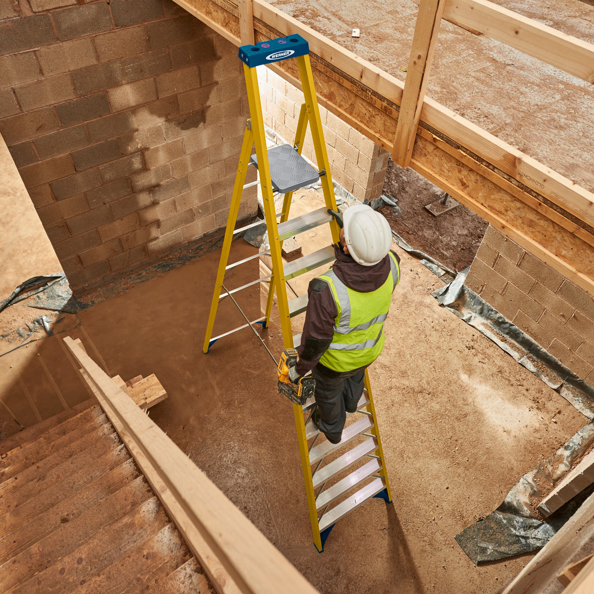 Werner Fibreglass Platform Stepladder 12 Tread