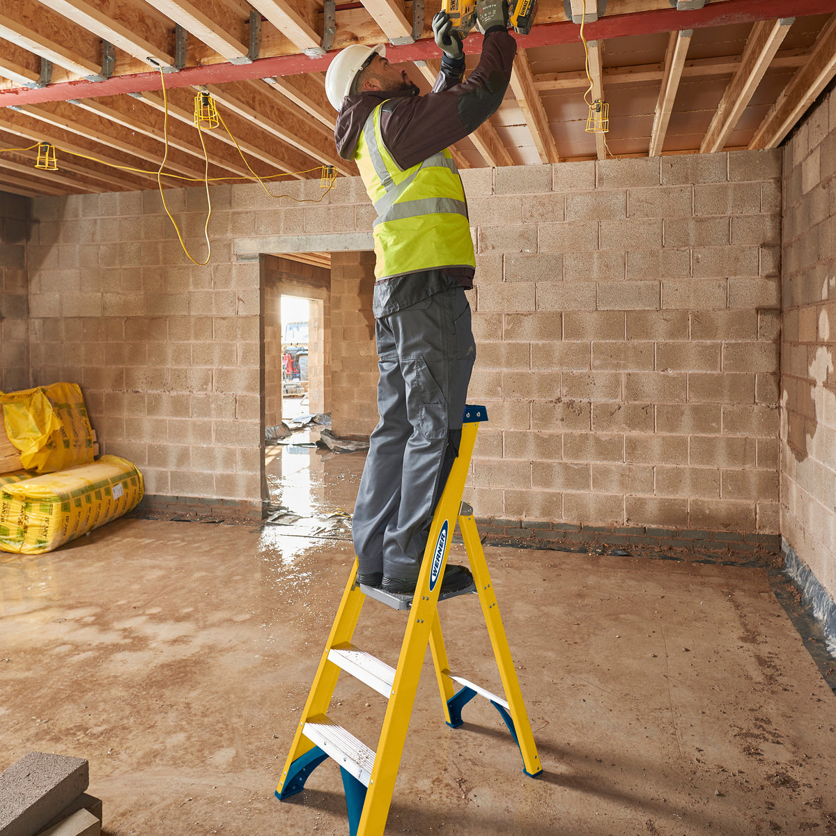 Werner Fibreglass Platform Stepladder 3 Tread