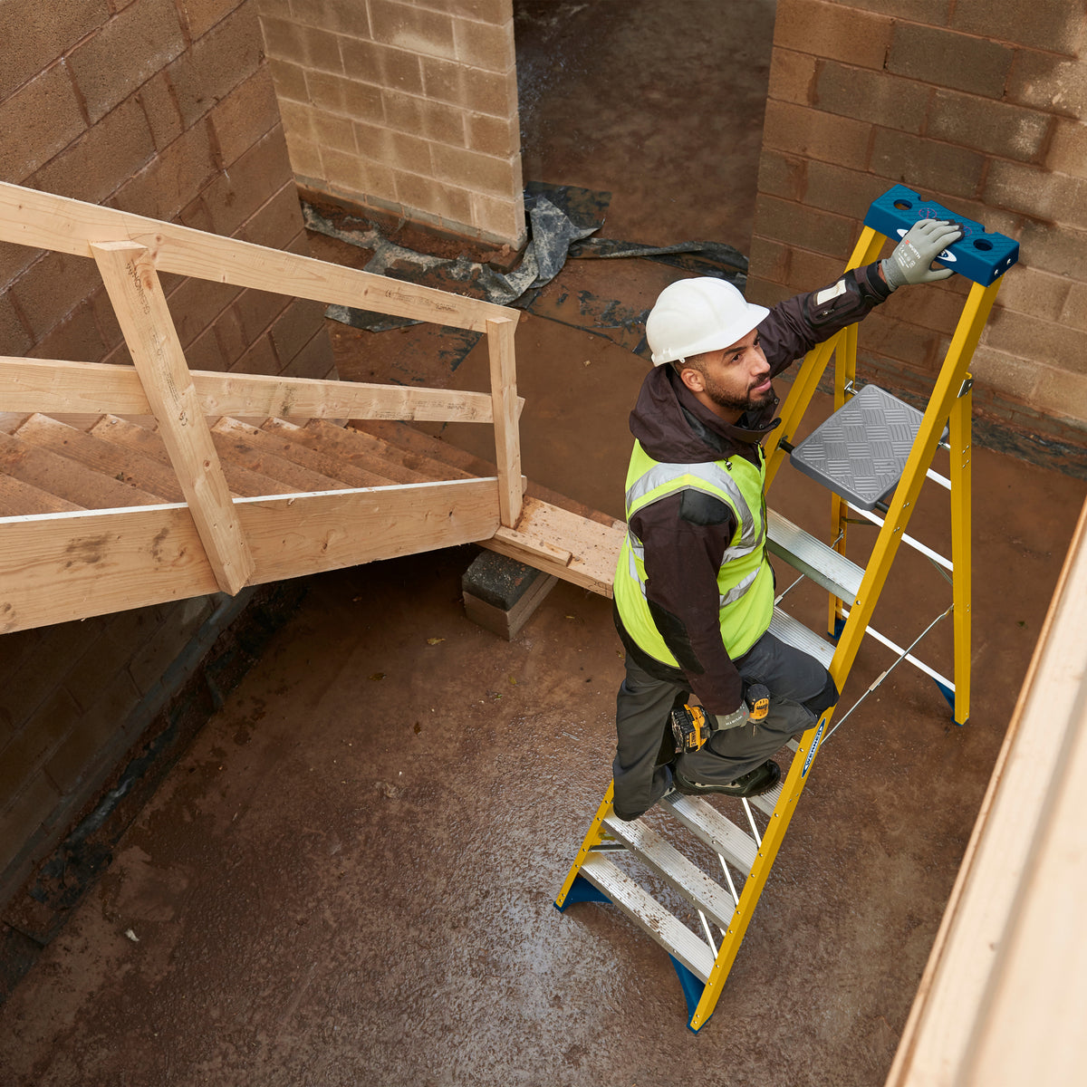 Werner Fibreglass Platform Stepladder 8 Tread