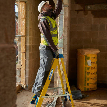 Werner Fibreglass Platform Stepladder 4 Tread