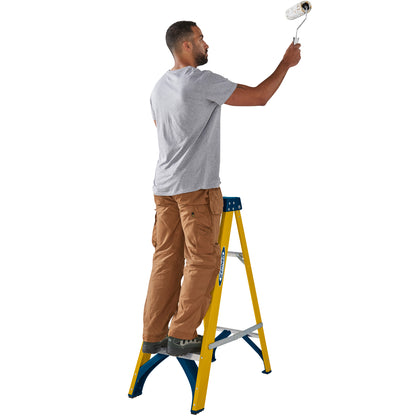 Werner Fibreglass Platform Stepladder 4 Tread